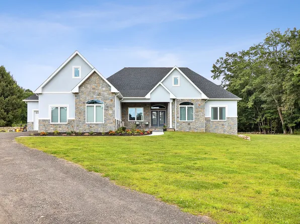 15 Molleur View Drive, Beacon Falls, CT 06403