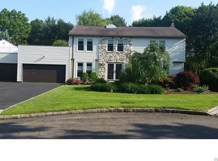 9 Quincy Ln, White Plains, NY 10605