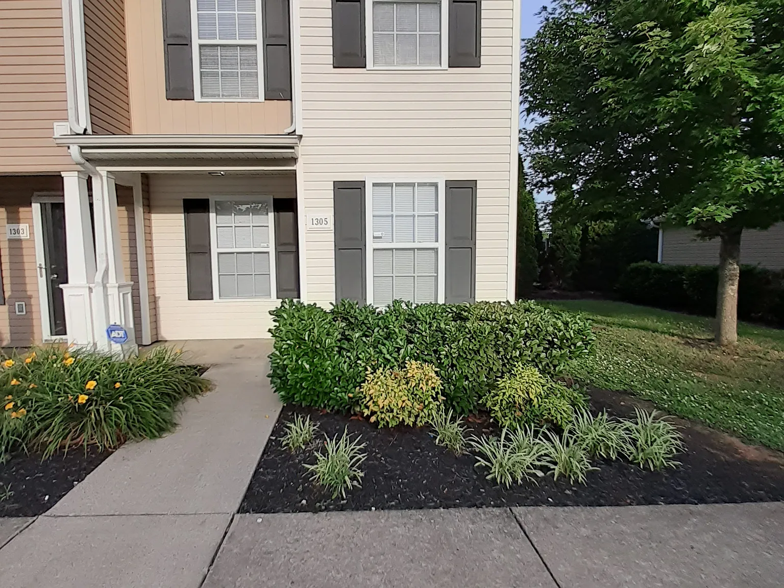 2 bed, 2.5 bath townhouse near MTSU — Photo 1