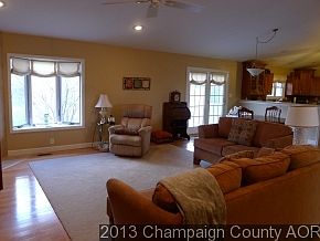 5th image of 206 N Spruce Dr