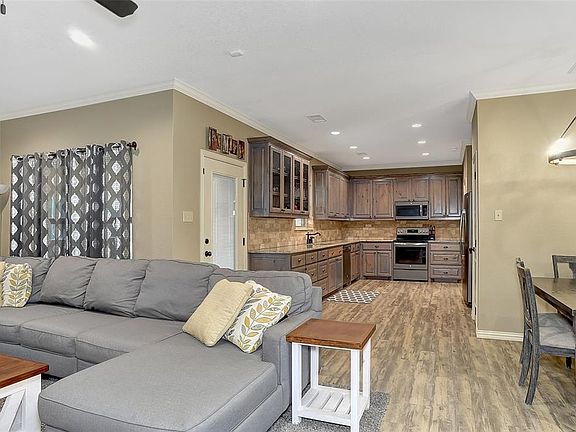 5th image of 313 Red River Dr