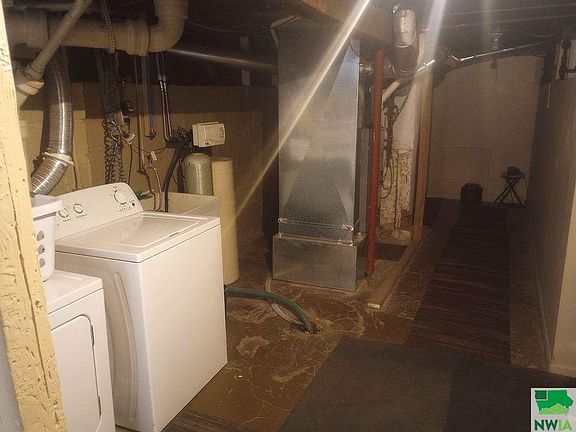 5th image of 2623 Peters Ave