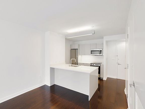 3rd image of 400 W 113th St APT 721