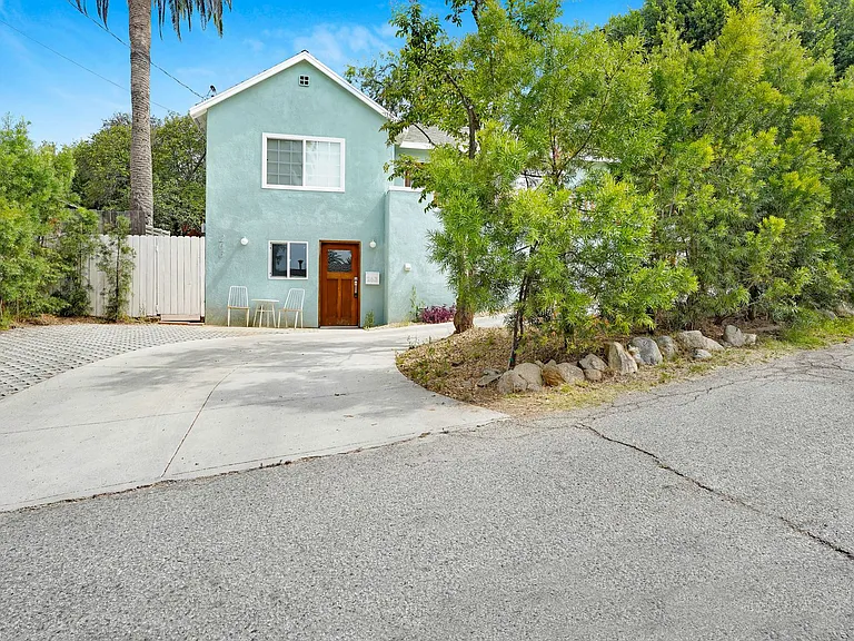 265 Plymouth Dr. — Photo 1