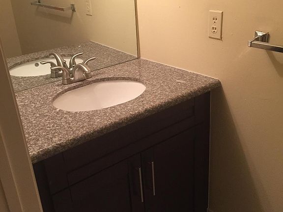 1/2 Bathroom