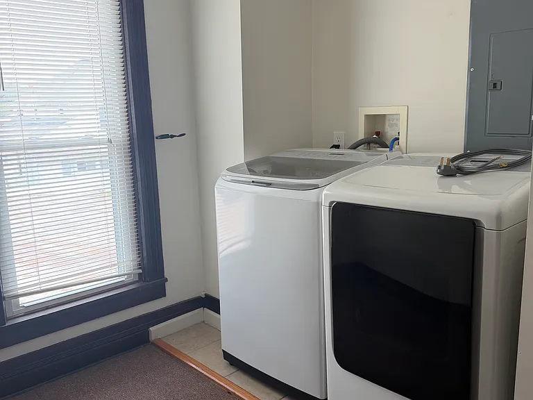 304 N Detroit St #1/2 — Photo 13