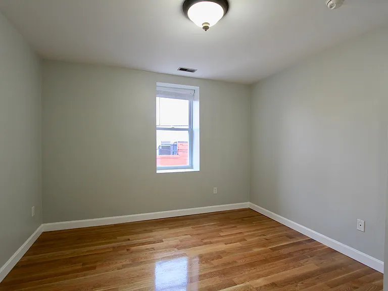 150 Acorn St #1 — Photo 6