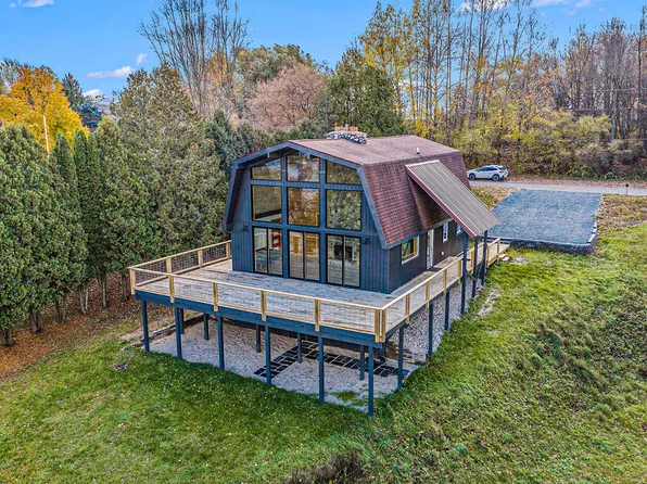 1550 W Chilberg Rd, Scottville, MI 49454