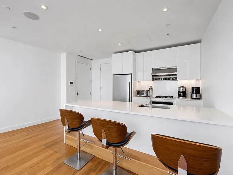 430 Albee Sq #28B — Photo 3