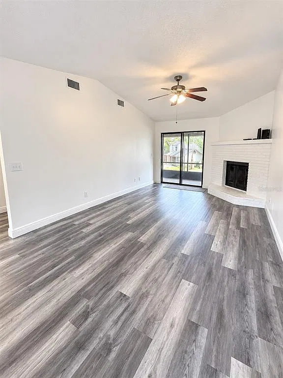 2 bed, 2.0 bath, 938 sqft, $1,590 — Photo 4