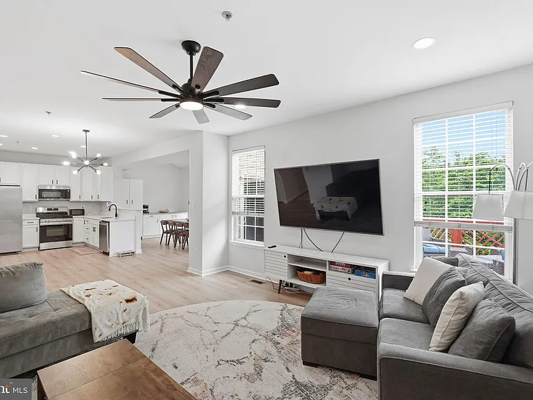 1908 Orchard Hill Dr — Photo 2