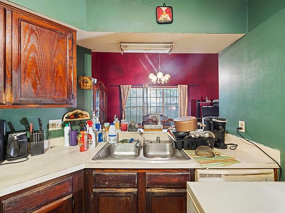 3rd image of 112 Blueridge Trl