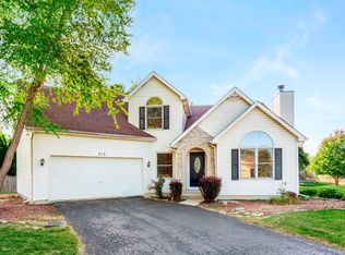 215 Cambridge Ct, Oswego, IL