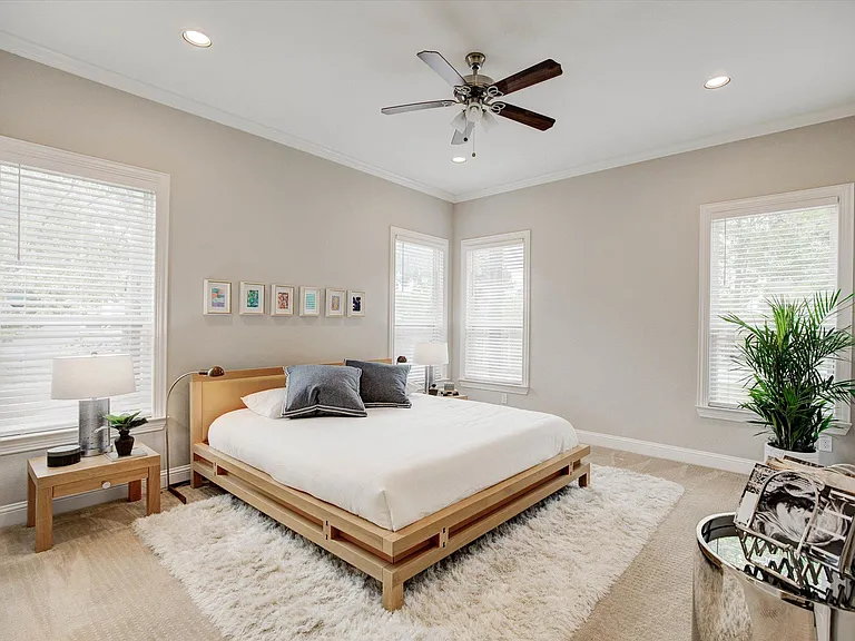 2700 Gladstone Dr — Photo 18
