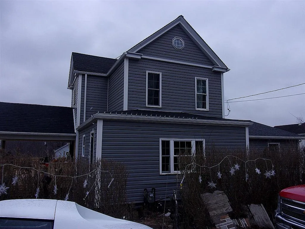 104 Fairview St photo 1