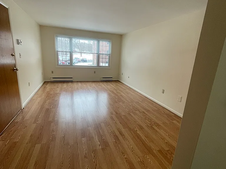 177 Crescent St — Photo 10