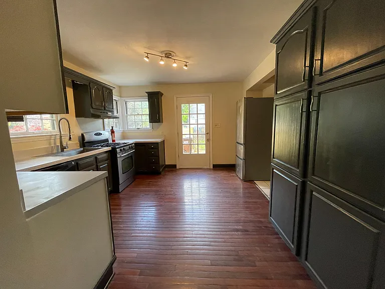 501 Fairlawn Rd — Photo 9