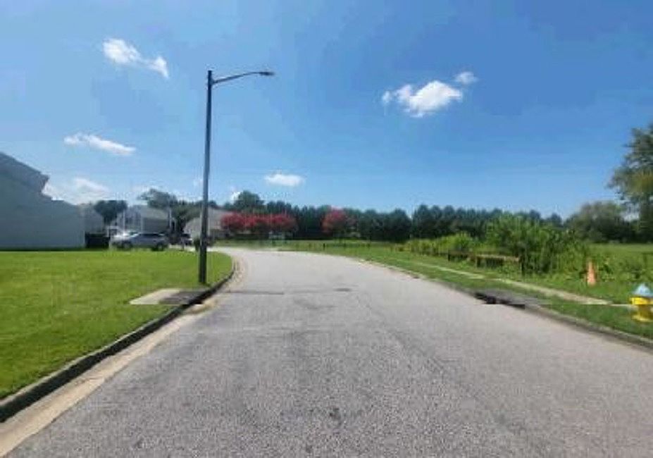 Exterior Neighborhood (street photo)