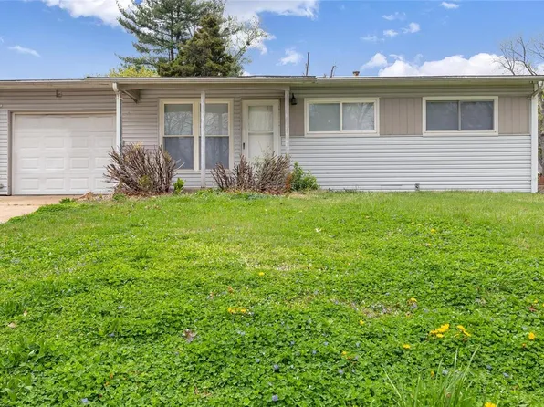 1321 Columbus Dr, Saint Louis, MO 63138