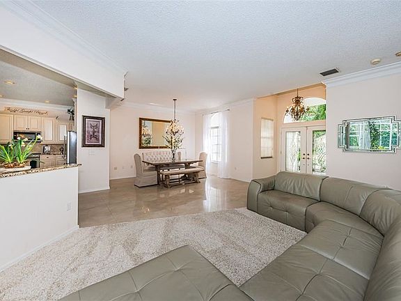 3rd image of 2246 Warwick Dr