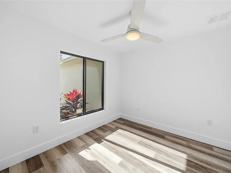 15468 Chamberlain Blvd — Photo 16