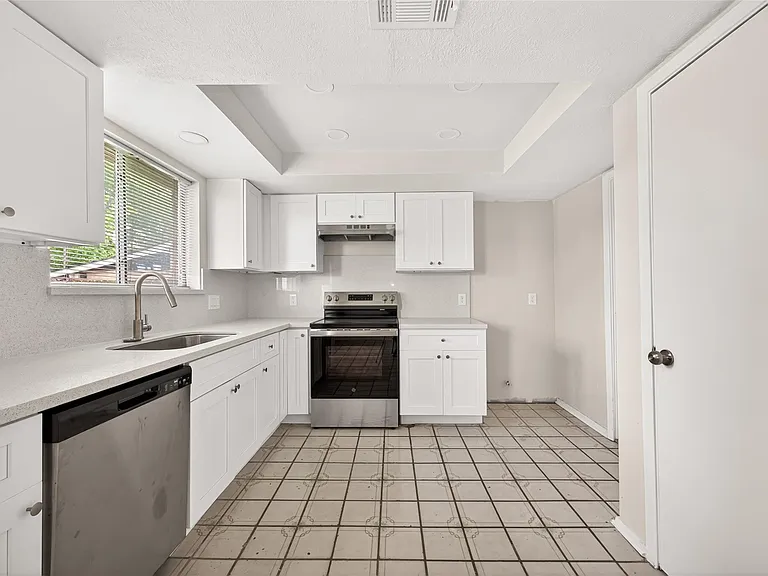 9903 Kent Towne Ln — Photo 14