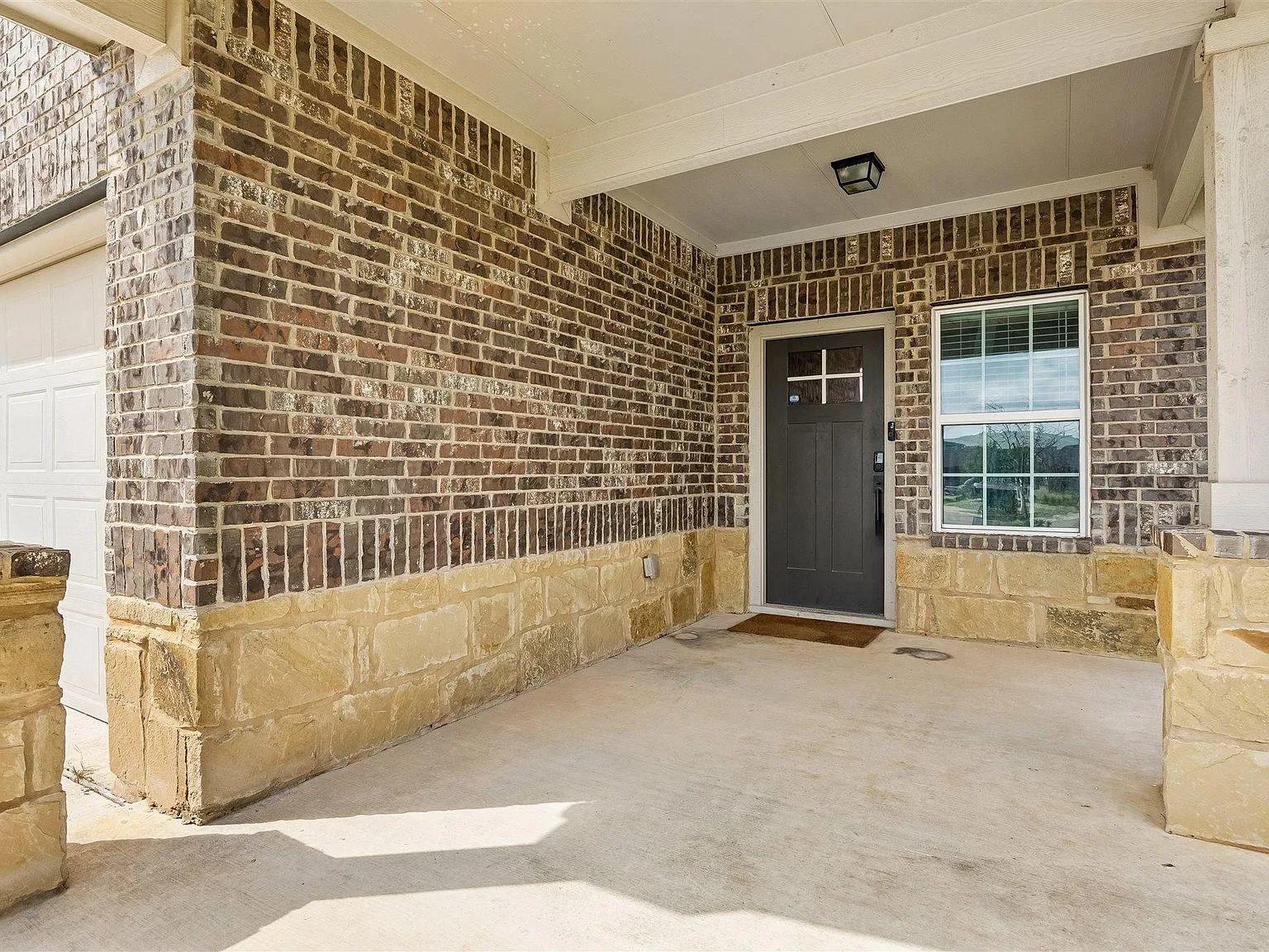 6 bed, 2.5 bath, 2393 sqft, $2,050 — Photo 3