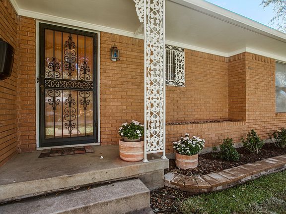 3rd image of 1730 Robin Ln