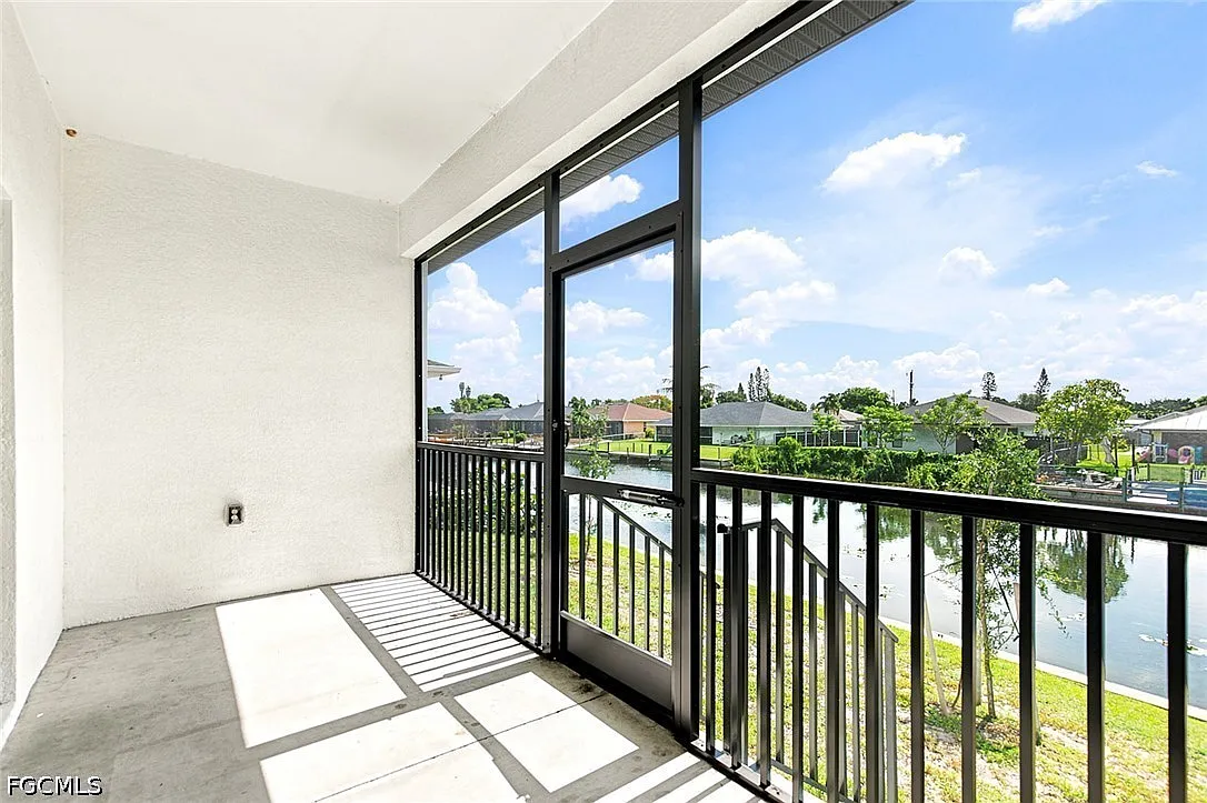 3 bed, 2.0 bath, 1300 sqft, $1,999 — Photo 3