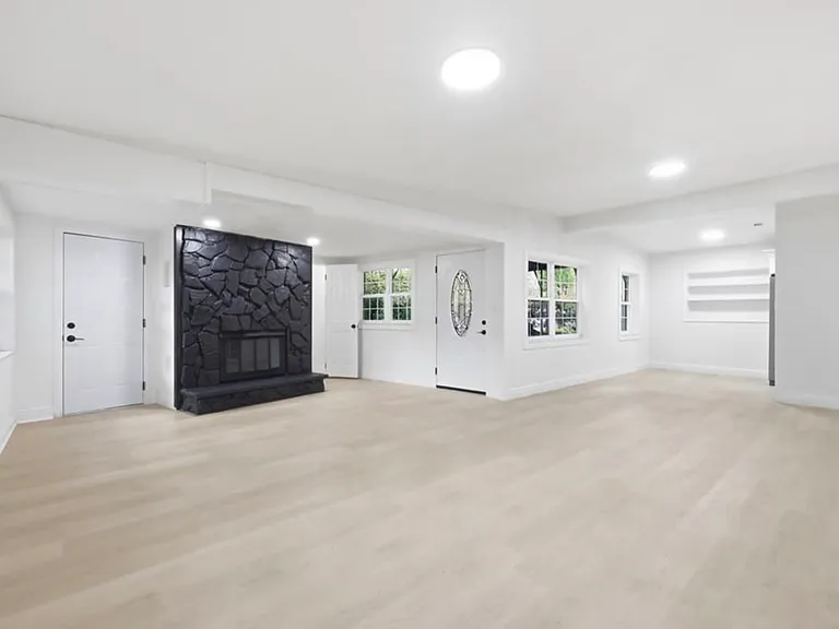 2817 Touraine Ave — Photo 6