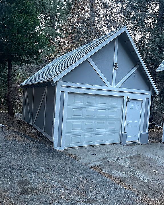 Detached Garage 