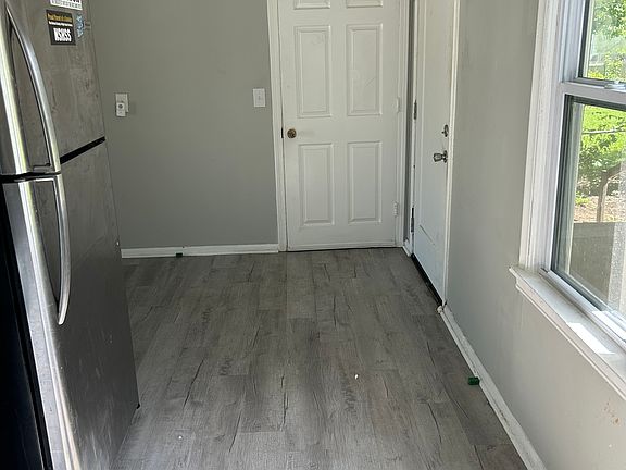 5th image of 523 N 71st Ave E