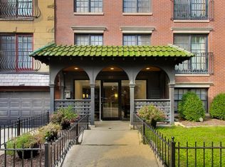 512 W Barry Ave APT 311, Chicago, IL 60657