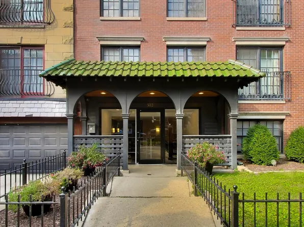 512 W Barry Ave APT 311, Chicago, IL 60657