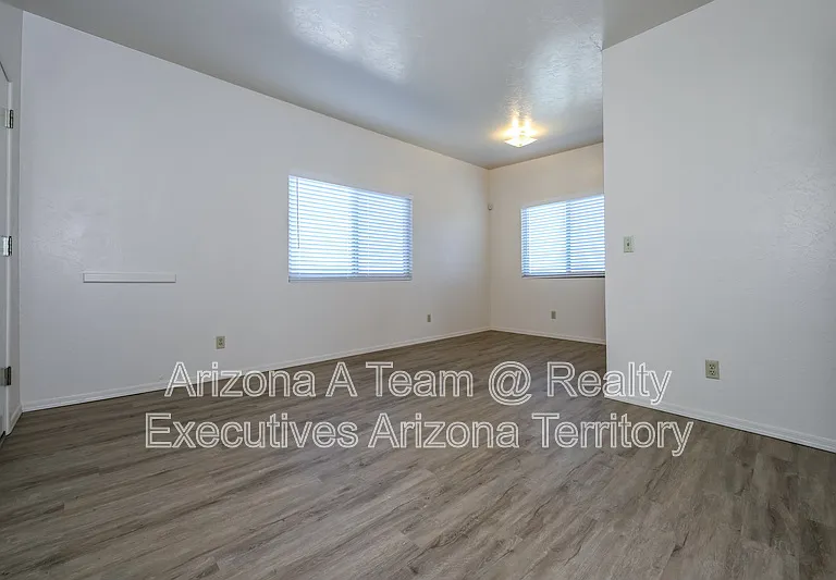 312 E 24th St #3 — Photo 4