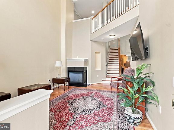 3rd image of 712 Wisteria Dr