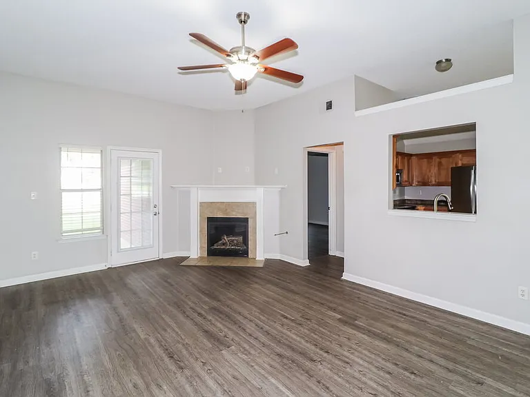 5760 Landau Dr — Photo 5