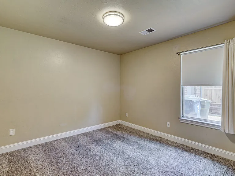 2104 Del Simmons Dr — Photo 36