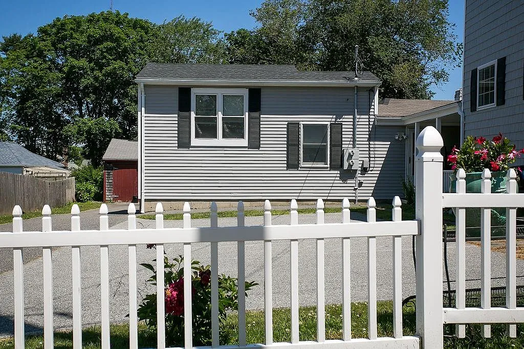4 bed, 1696 sqft, $4,000 — Photo 1
