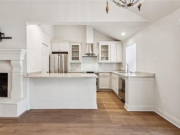 5th image of 905 Old Metairie Pl