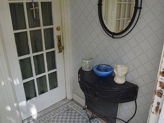 3rd image of 1228 Taylor Ave