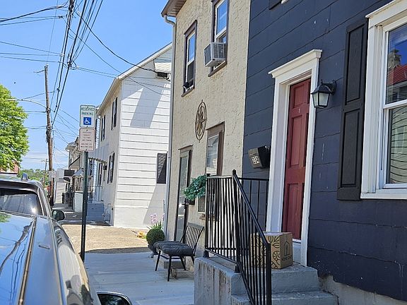 4th image of 232 Saint Marys St