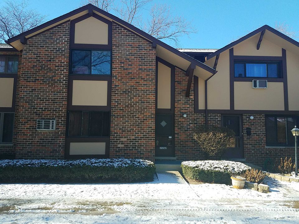 1st image of 1S262 Holyoke Ln