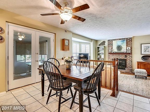 Eatting area off the kitchen