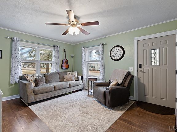 2nd image of 2090 Richards St