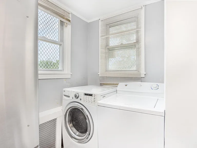 WASHER & DRYER IN UNIT