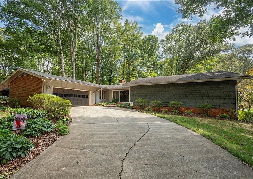 1st image of 107 Nutwood Dr