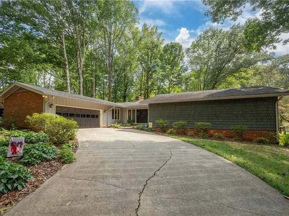 107 Nutwood Dr, Jamestown, NC 27282
