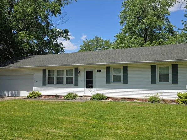 104 E Harrison St, Sigel, IL 62462