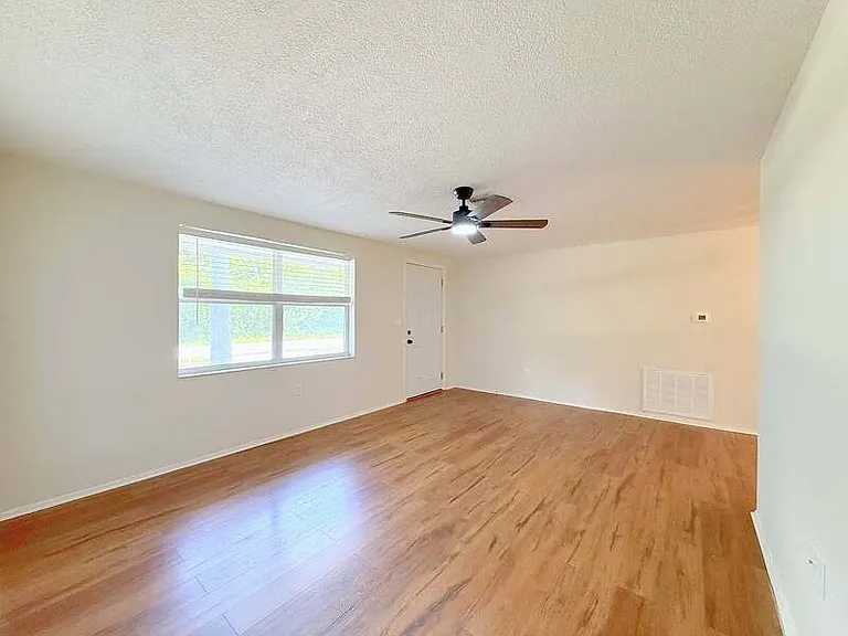 15839 Villa Dr — Photo 20